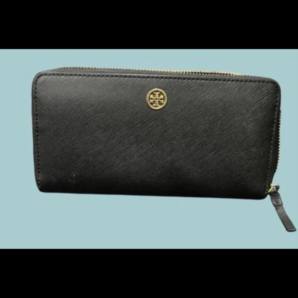 Tory Burch Black Zip-Around Leather Wallet Like new